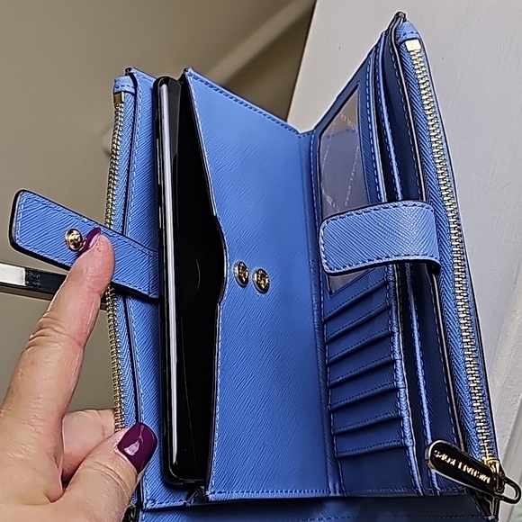 Michael Kors Periwinkle Saffiano Leather Double Zip Phone Wristlet/Wallet EUC - Picture 14 of 16